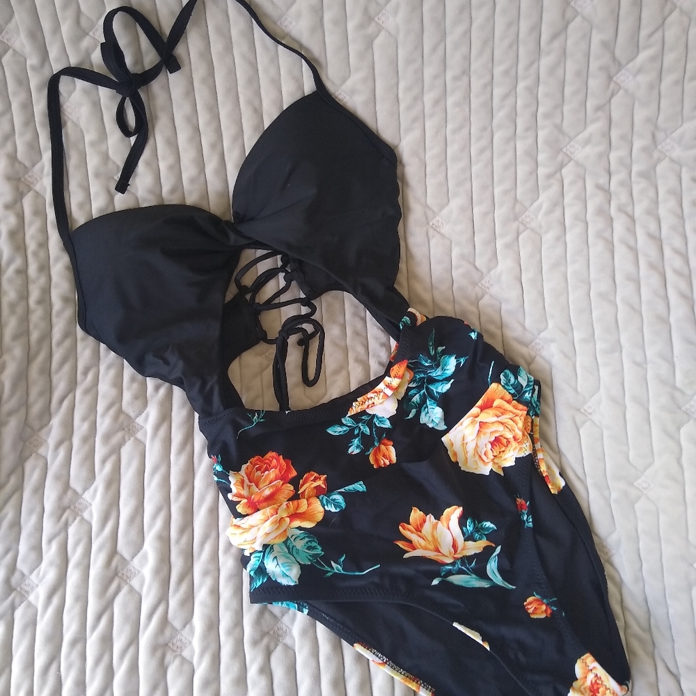Swimsuit One Piece women's size small NWOT